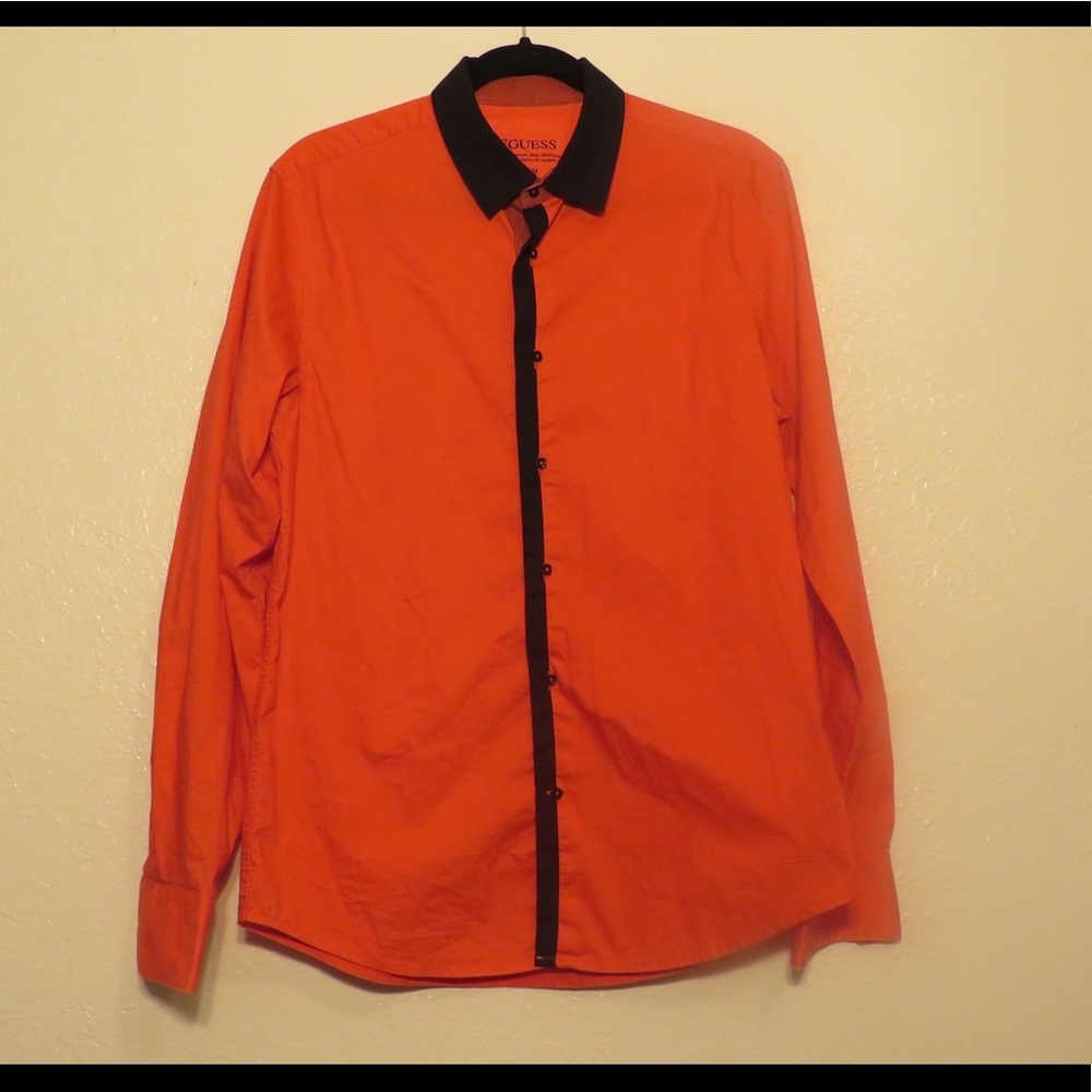 💡Men’s Red Guess Button up Size Medium